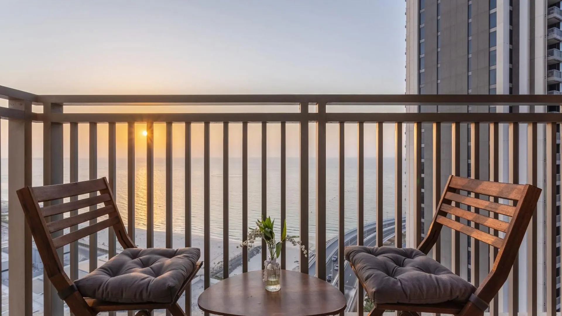 Premiere Luxe Inn 2 Bedroom At Marina Beach With Ferris Wheel & The Pier View Dubai Förenade Arabemiraten