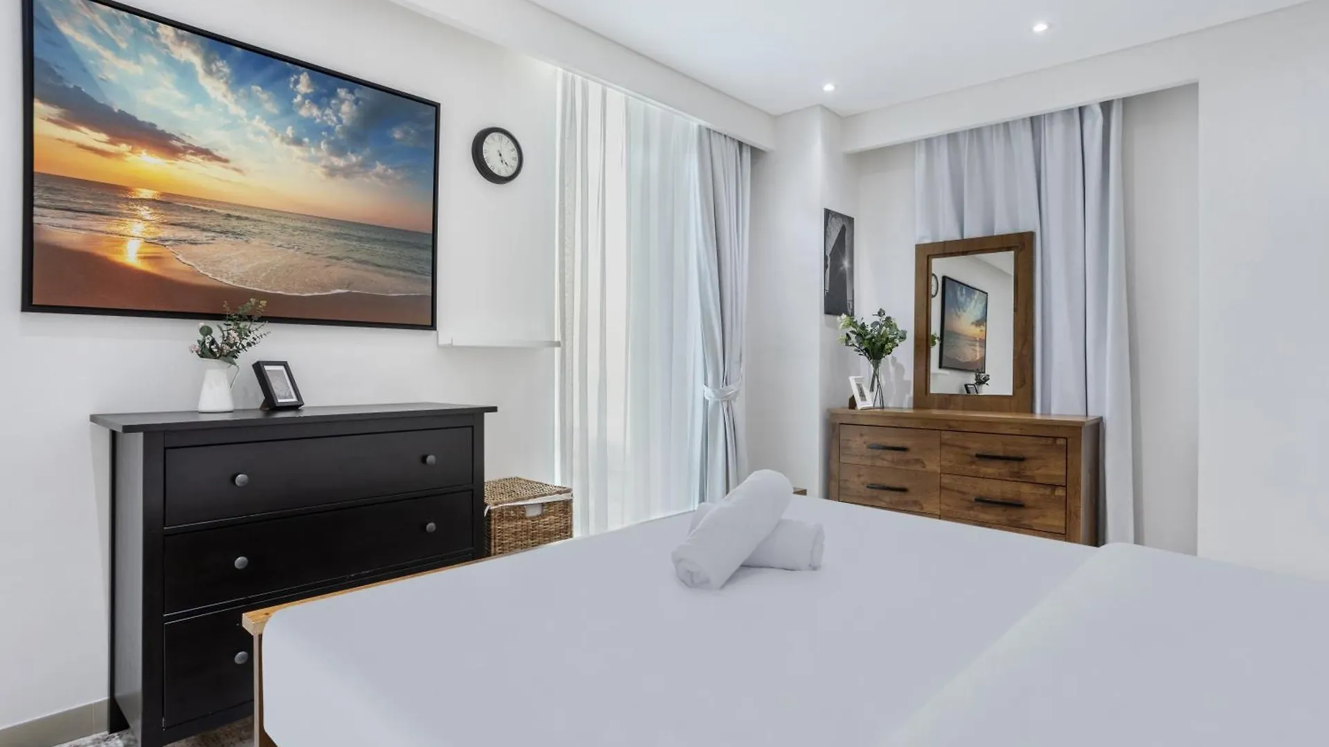 Premiere Luxe Inn 2 Bedroom At Marina Beach With Ferris Wheel & The Pier View Dubai United Arab Emirates