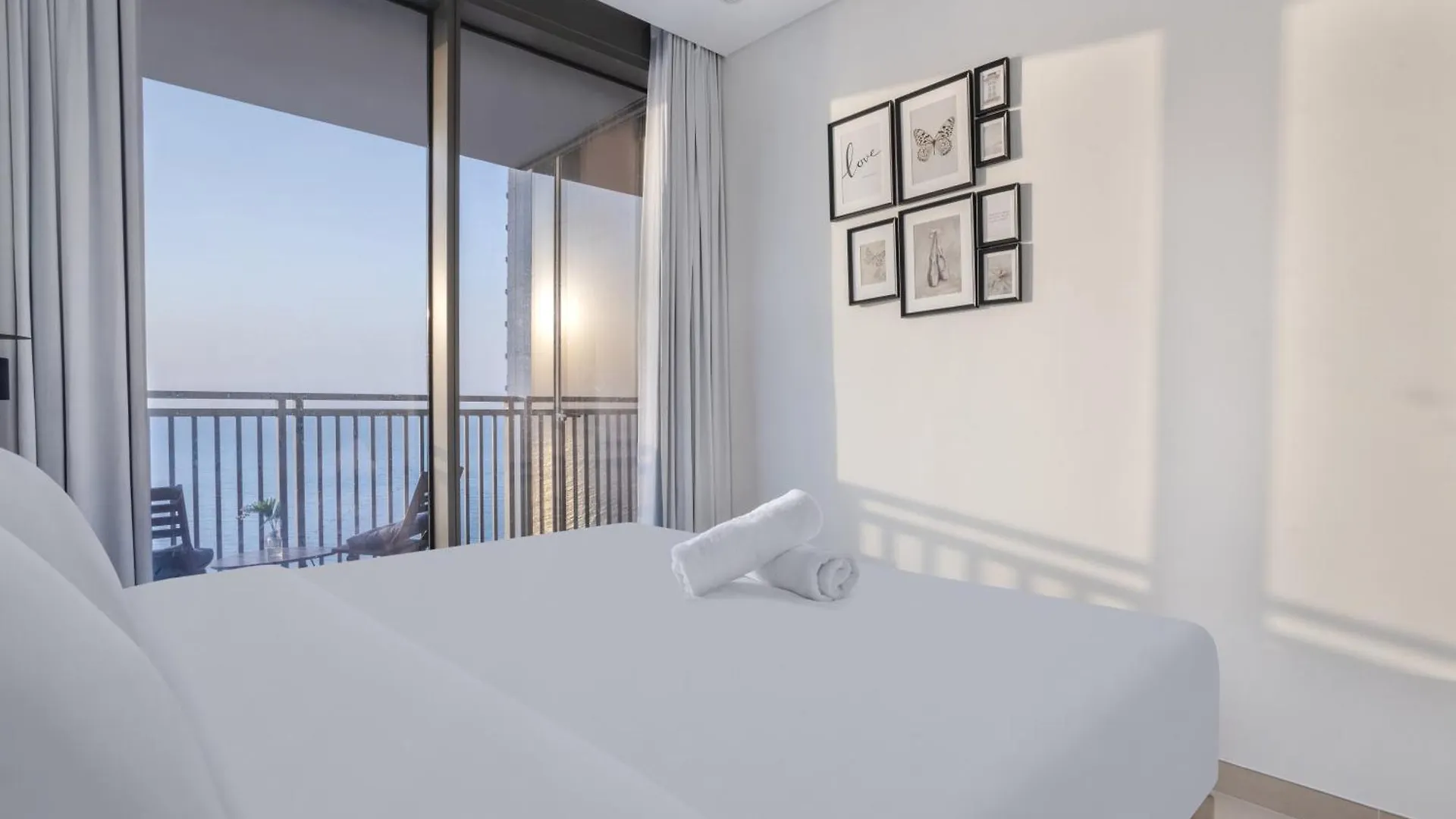 Premiere Luxe Inn 2 Bedroom At Marina Beach With Ferris Wheel & The Pier View Dubai Apartment